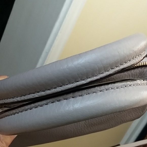 🎁 NEW Kate Spade Leather Dove Gray, Gold Hardware EXCELLENT CONDITION - Picture 5 of 13